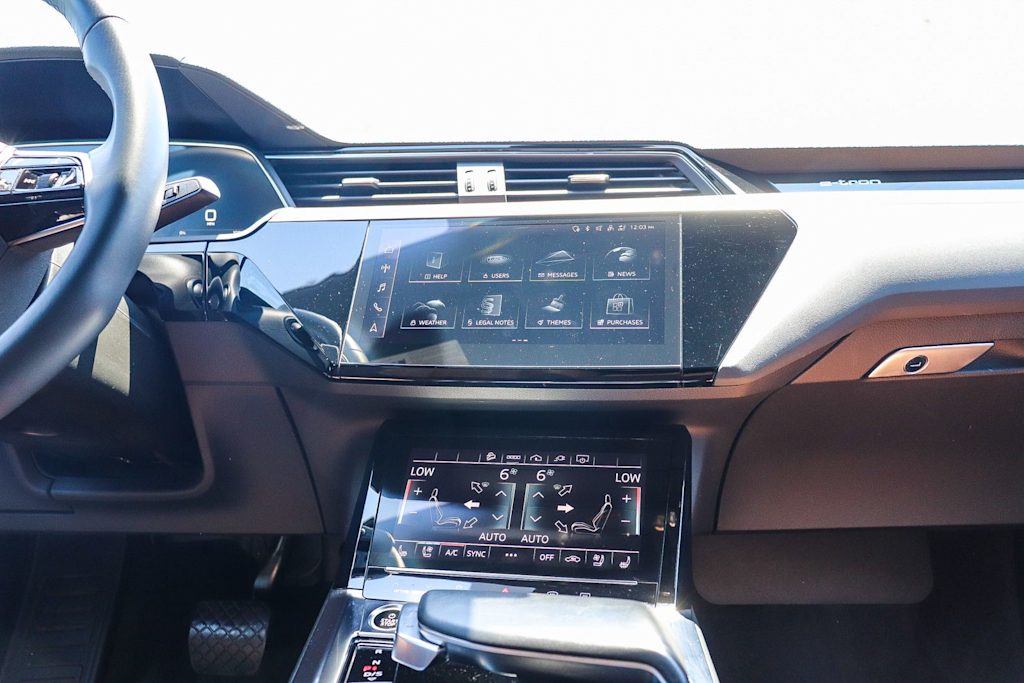 Thumbnail: 2023 Audi e-tron - 12
