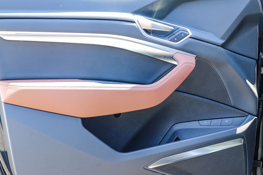 Thumbnail: 2023 Audi e-tron - 26