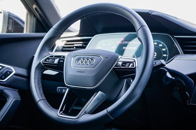2023 Audi e-tron Premium Plus 12