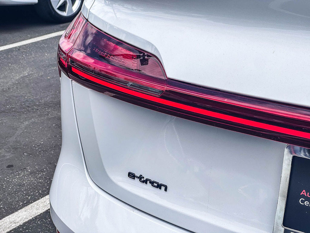 Thumbnail: 2023 Audi e-tron - 21