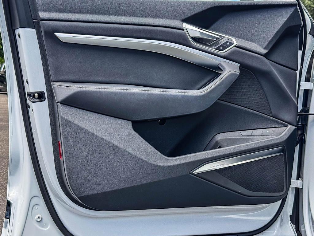 Thumbnail: 2023 Audi e-tron - 26