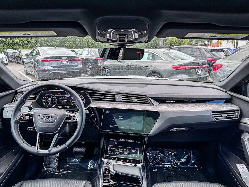 Thumbnail: 2023 Audi e-tron - 2