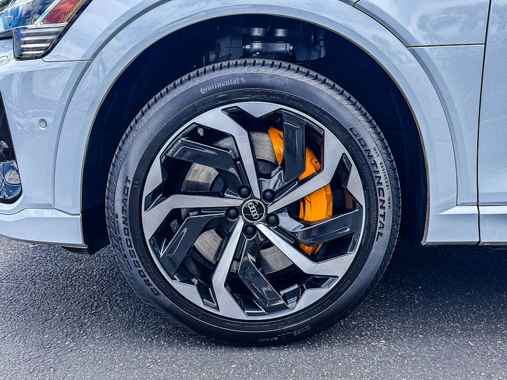 Thumbnail: 2023 Audi e-tron - 6