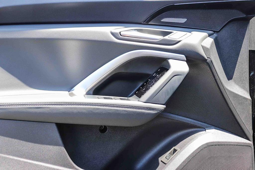 Thumbnail: 2025 Audi Q5 - 25