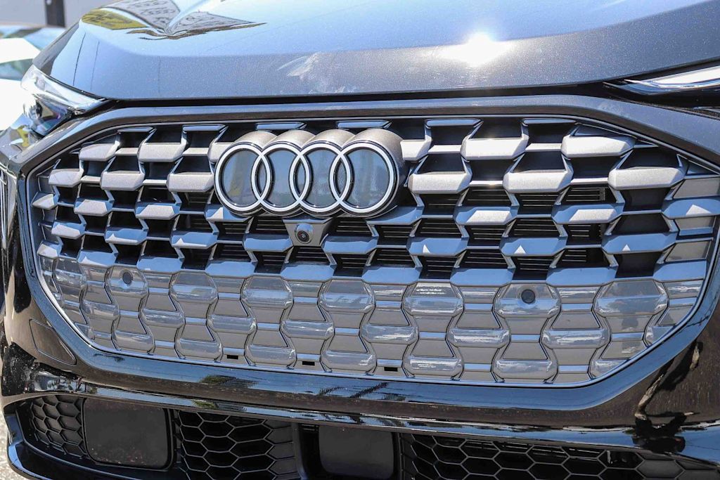 Thumbnail: 2025 Audi Q5 - 6