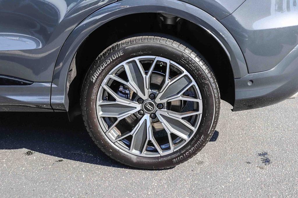 Thumbnail: 2025 Audi Q5 - 21