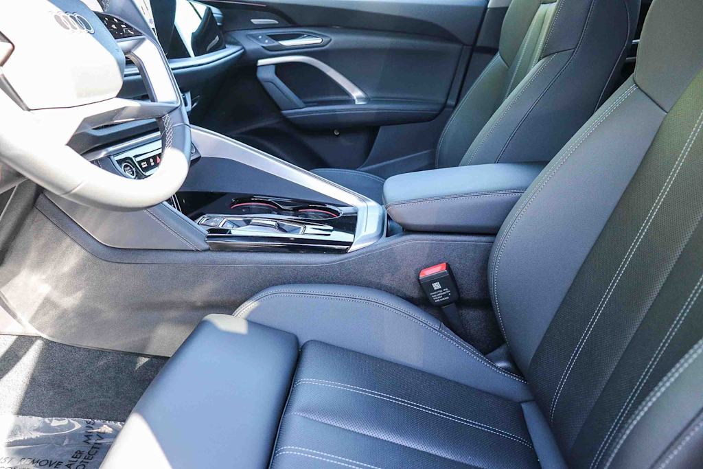 Thumbnail: 2025 Audi Q5 - 11