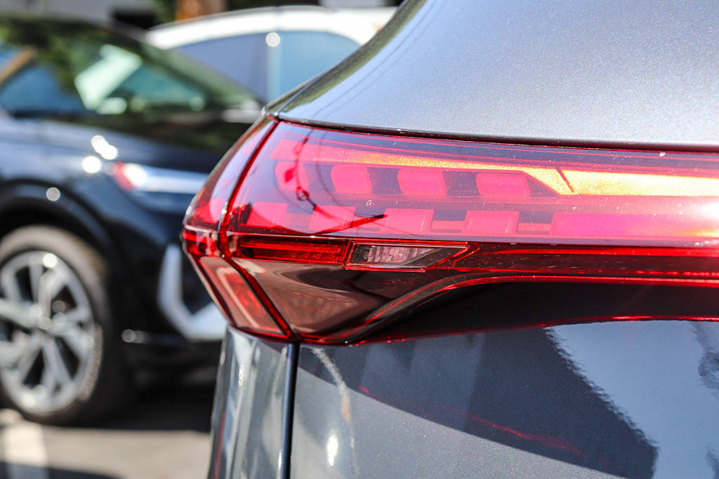 Thumbnail: 2025 Audi Q5 - 21