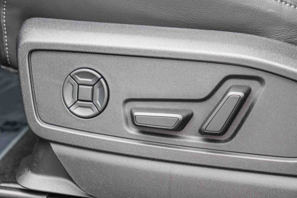 Thumbnail: 2025 Audi Q5 - 24