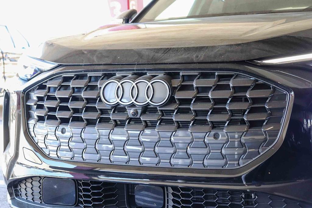 Thumbnail: 2025 Audi Q5 - 10