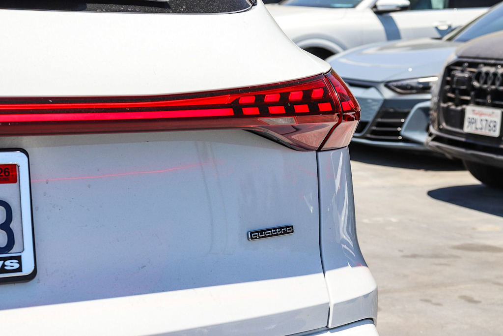 Thumbnail: 2025 Audi Q5 - 12