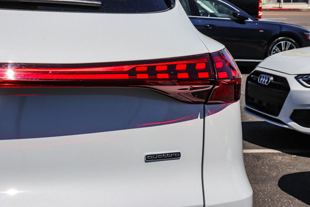 Thumbnail: 2025 Audi Q5 - 22