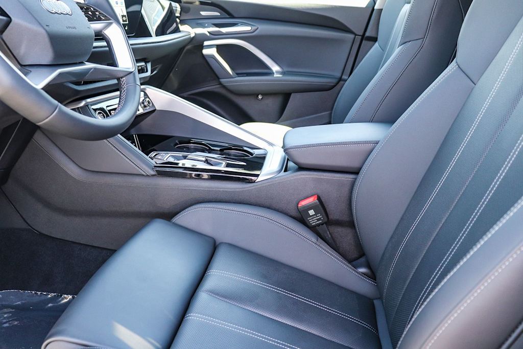 Thumbnail: 2025 Audi Q5 - 10