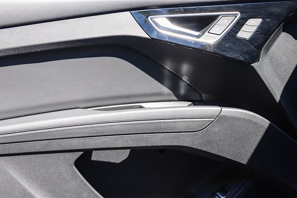 Thumbnail: 2023 Audi Q4 e-tron - 25