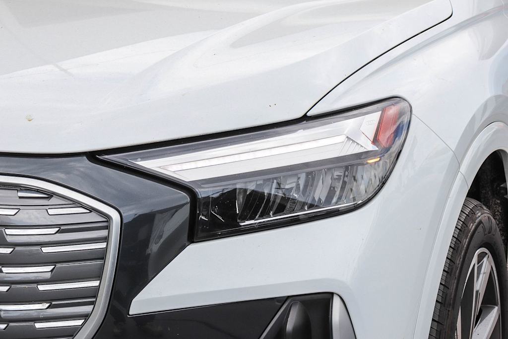 Thumbnail: 2023 Audi Q4 e-tron - 10