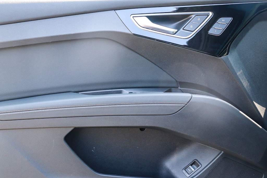 Thumbnail: 2023 Audi Q4 e-tron - 25