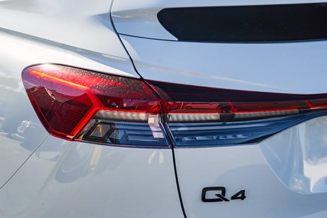 Thumbnail: 2023 Audi Q4 e-tron - 10