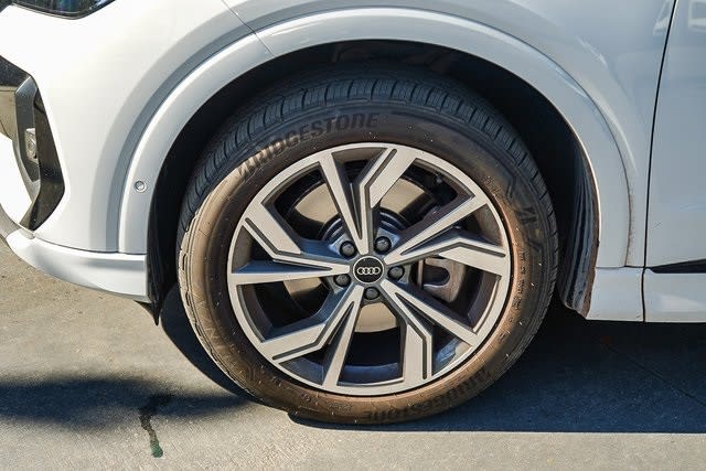 Thumbnail: 2023 Audi Q4 e-tron - 6