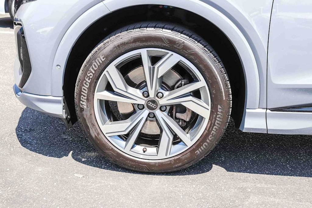 Thumbnail: 2023 Audi Q4 e-tron - 7