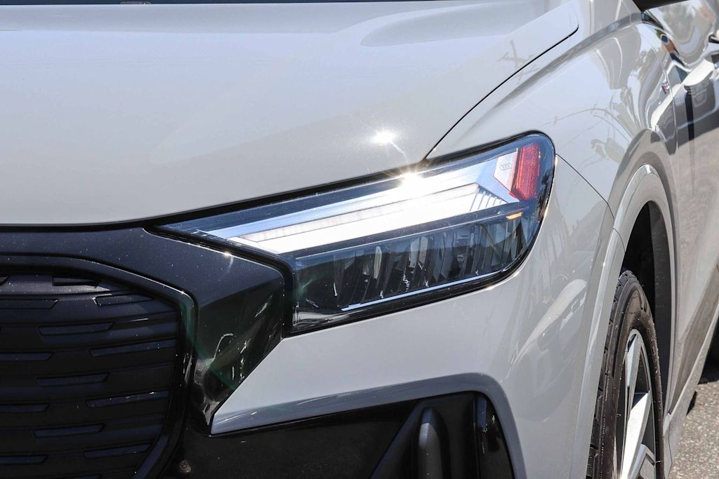 Thumbnail: 2023 Audi Q4 e-tron - 21