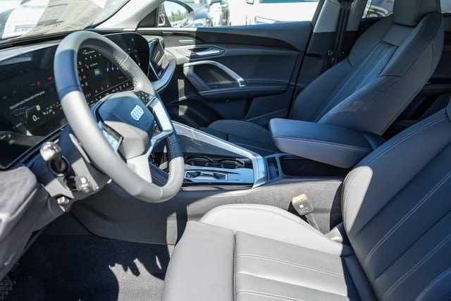 Thumbnail: 2025 Audi Q5 - 10