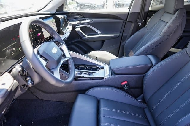 Thumbnail: 2025 Audi Q5 - 9