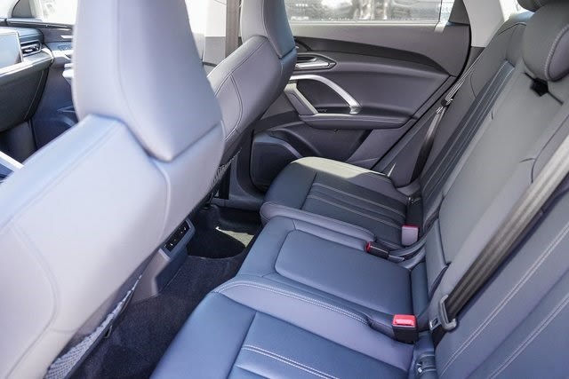 Thumbnail: 2025 Audi Q5 - 10