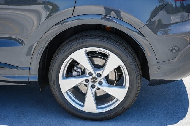 Thumbnail: 2025 Audi Q5 - 23