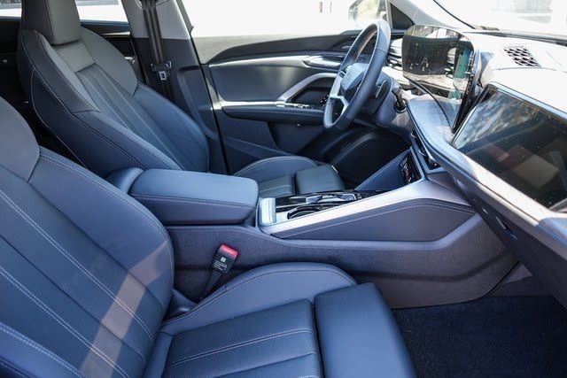 Thumbnail: 2025 Audi Q5 - 8