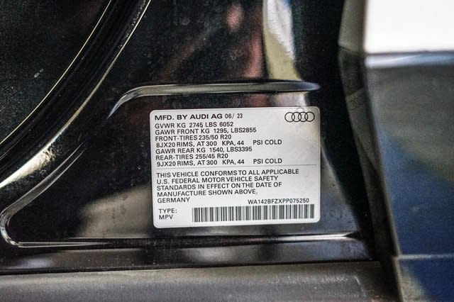 Thumbnail: 2023 Audi Q4 e-tron - 6