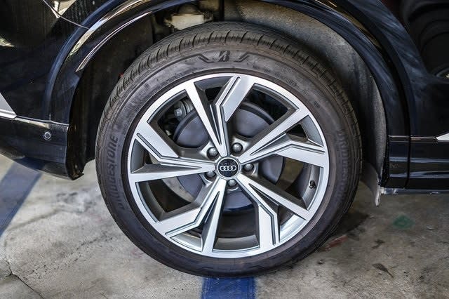 Thumbnail: 2023 Audi Q4 e-tron - 11