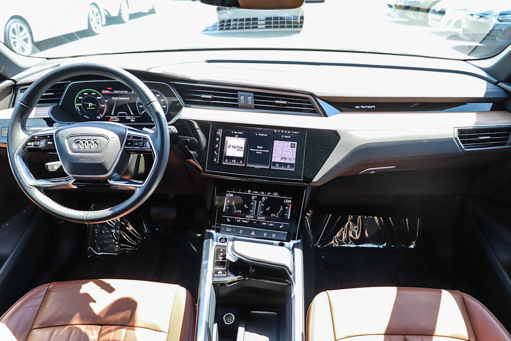 Thumbnail: 2024 Audi Q8 e-tron - 2
