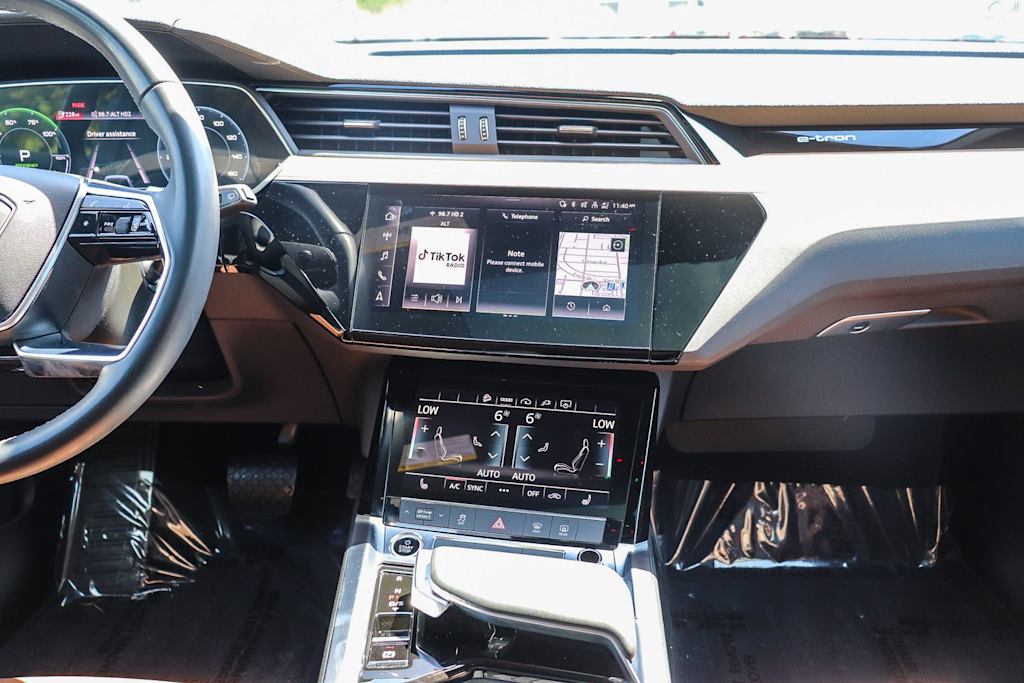 Thumbnail: 2024 Audi Q8 e-tron - 8