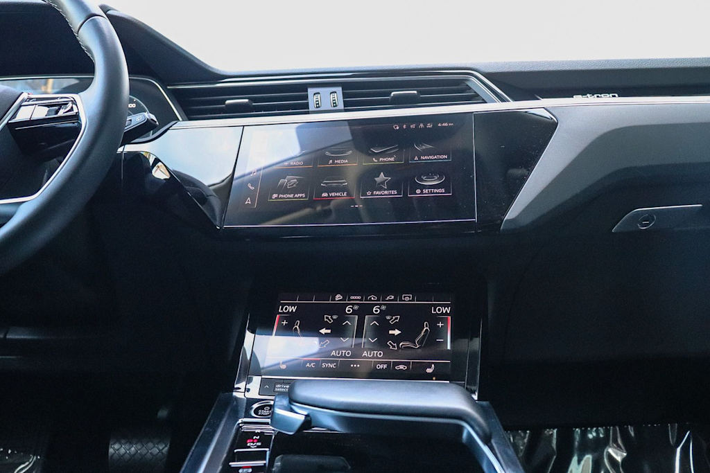 Thumbnail: 2024 Audi Q8 e-tron - 13