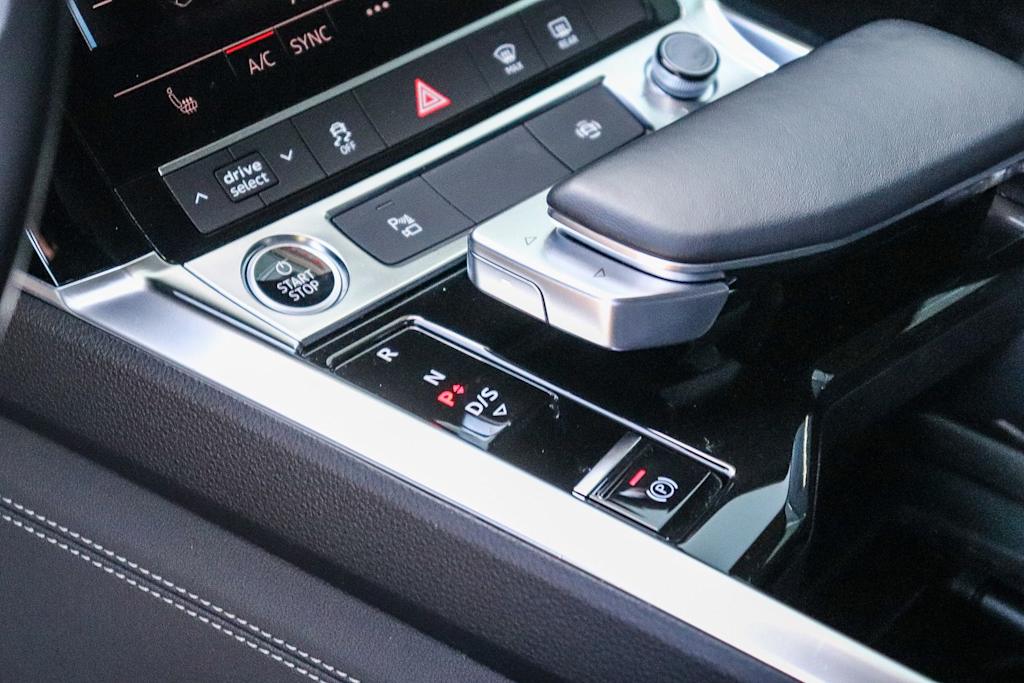 Thumbnail: 2024 Audi Q8 e-tron - 6