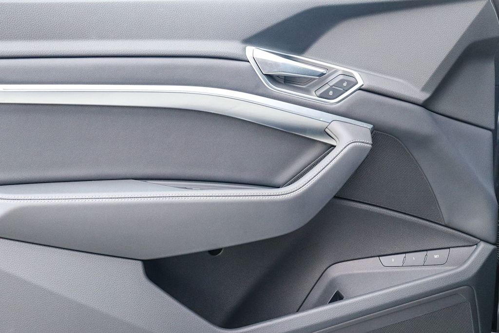 Thumbnail: 2024 Audi Q8 e-tron - 26