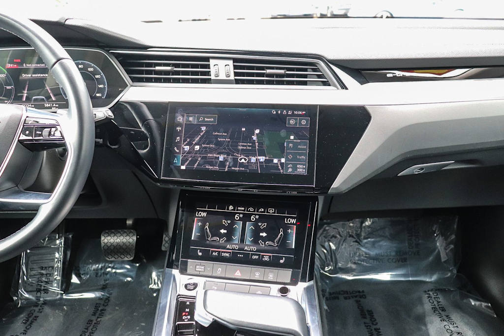 Thumbnail: 2024 Audi Q8 e-tron - 8