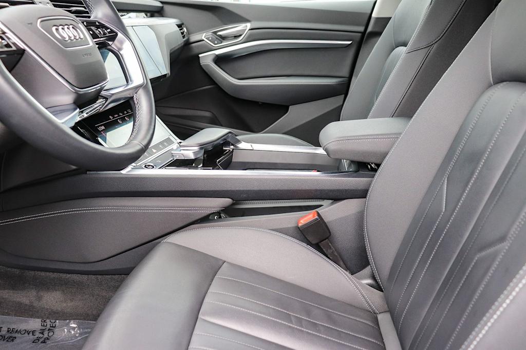 Thumbnail: 2024 Audi Q8 e-tron - 10