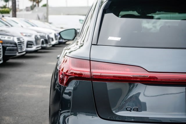 Thumbnail: 2024 Audi Q8 e-tron - 21