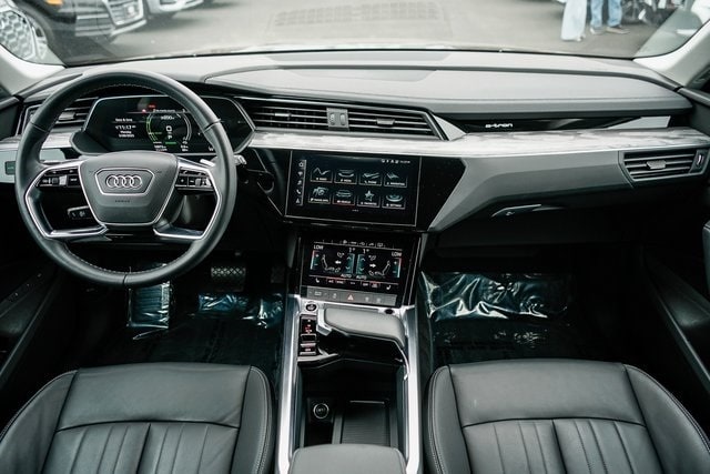 Thumbnail: 2024 Audi Q8 e-tron - 2