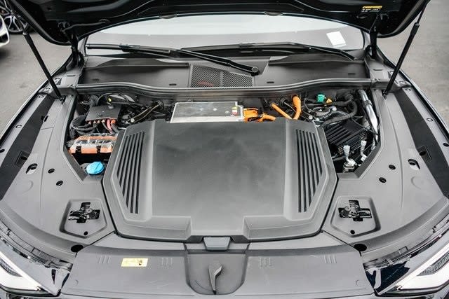 Thumbnail: 2024 Audi Q8 e-tron - 6