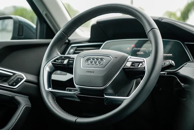 Thumbnail: 2024 Audi Q8 e-tron - 11