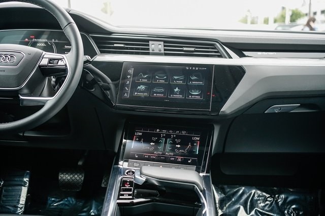 Thumbnail: 2024 Audi Q8 e-tron - 7