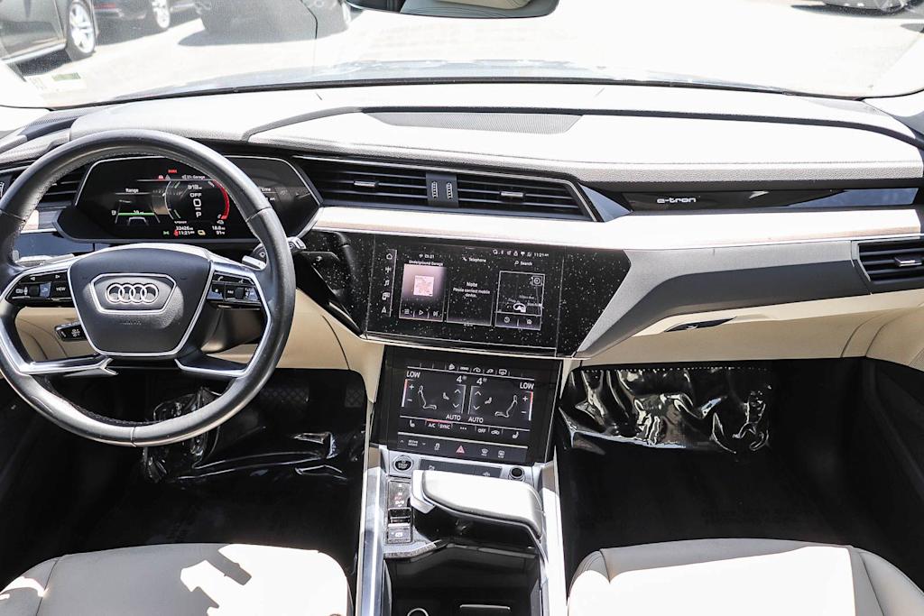 Thumbnail: 2024 Audi Q8 e-tron - 2