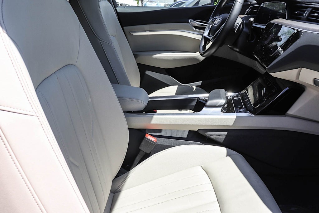 Thumbnail: 2024 Audi Q8 e-tron - 9