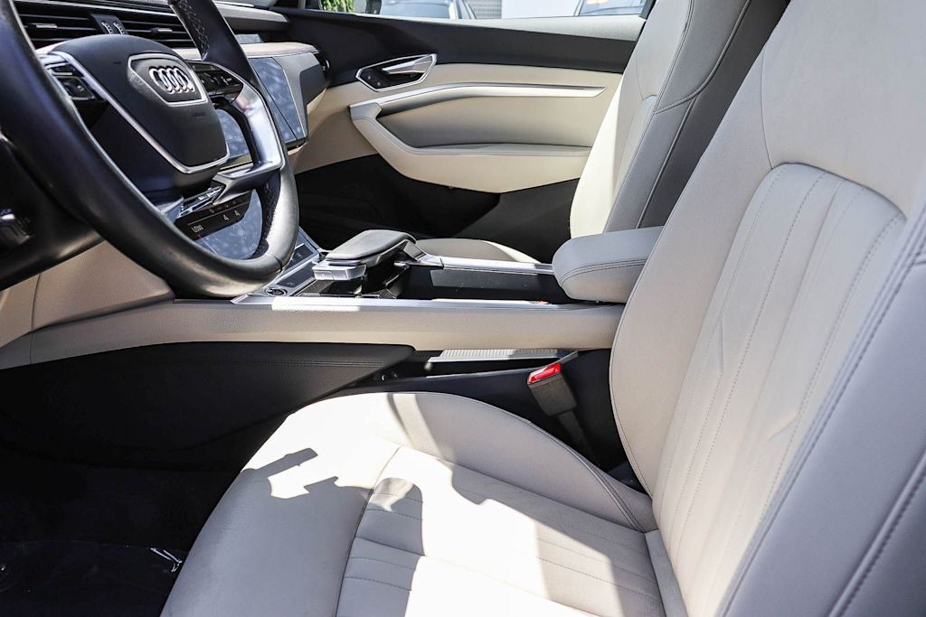 Thumbnail: 2024 Audi Q8 e-tron - 10