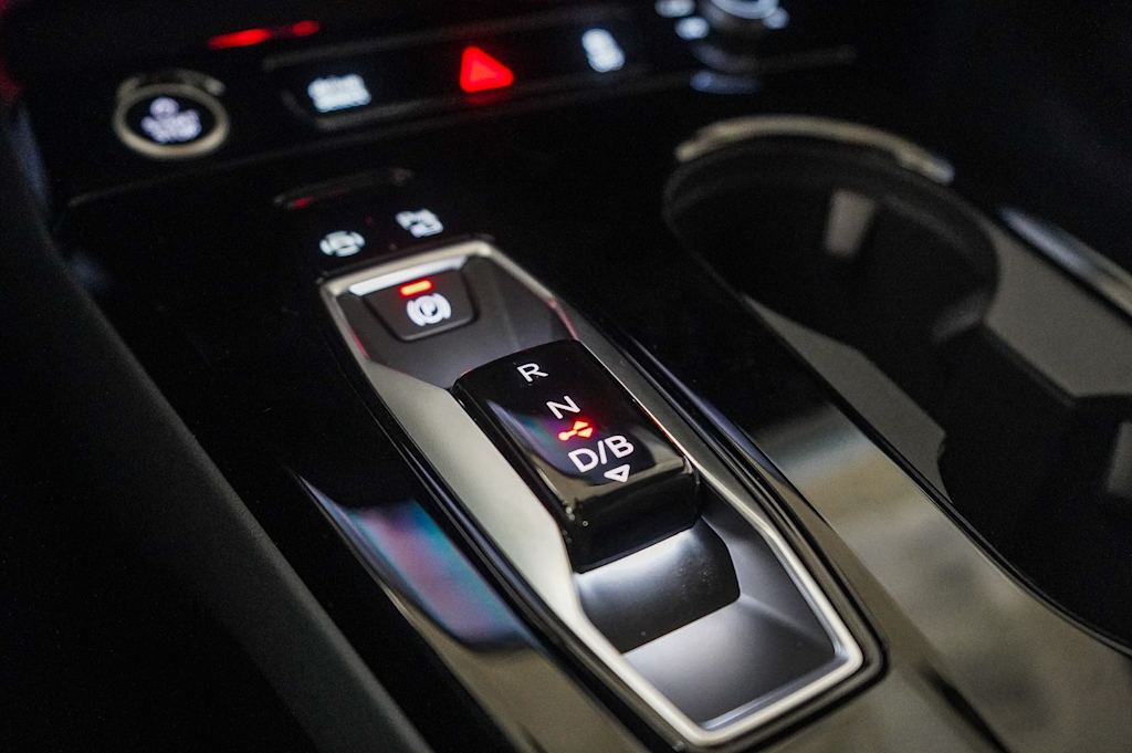 Thumbnail: 2027 Audi Q6 e-tron - 13