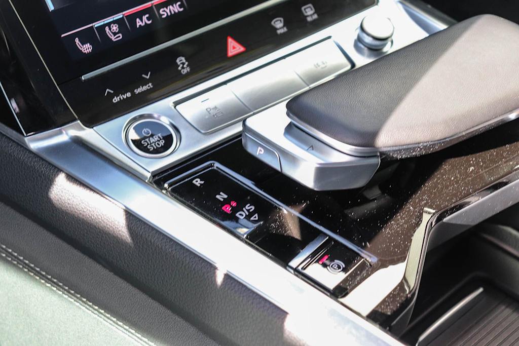 Thumbnail: 2024 Audi Q8 e-tron - 6