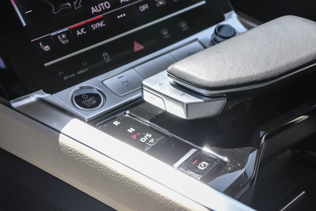 Thumbnail: 2024 Audi Q8 e-tron - 14