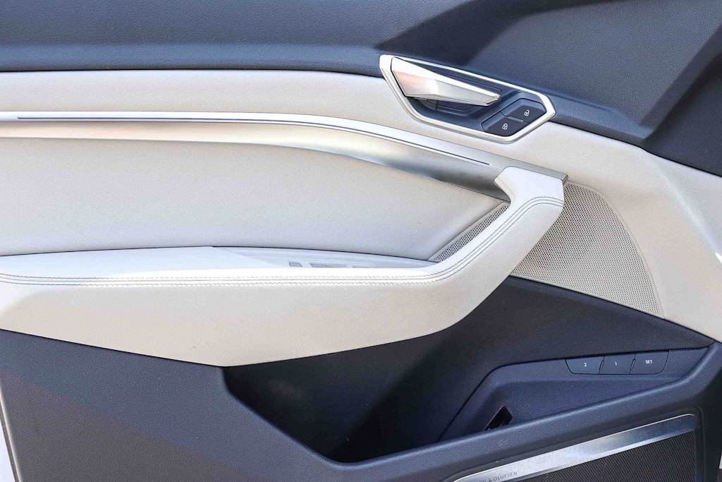 Thumbnail: 2024 Audi Q8 e-tron - 25